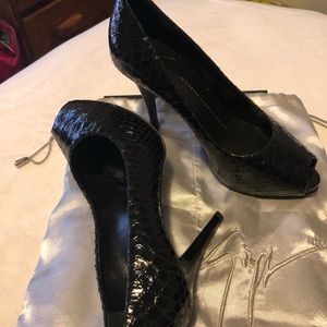 Elegant Black Pump Shoes. Made in Italy.